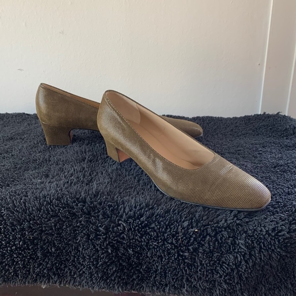 Salvatore Ferragamo Shoes - Salvatore Ferragamo Vintage Olive Green Pumps size 6 1/2